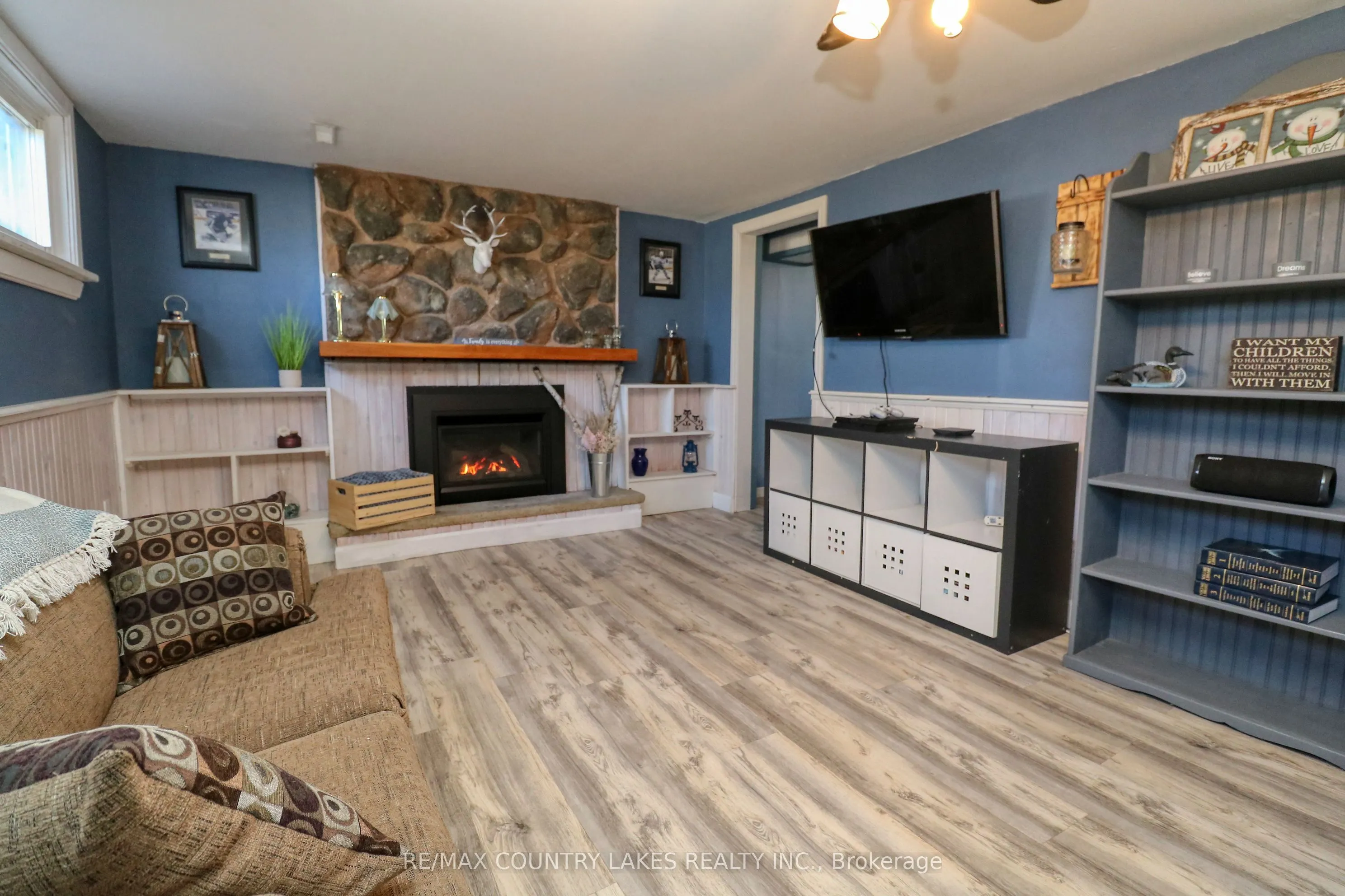 271 Lakeland Crescent