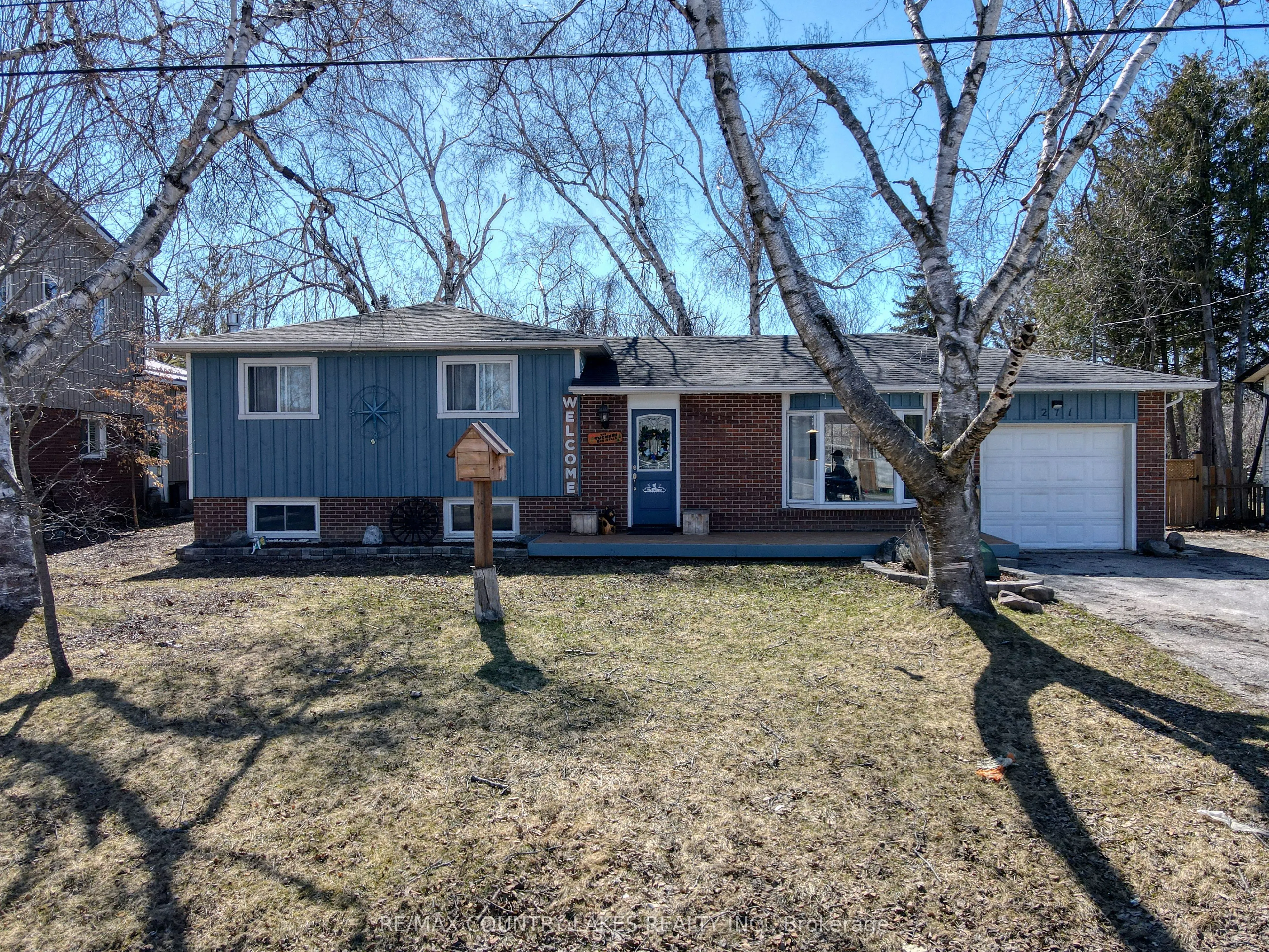271 Lakeland Crescent