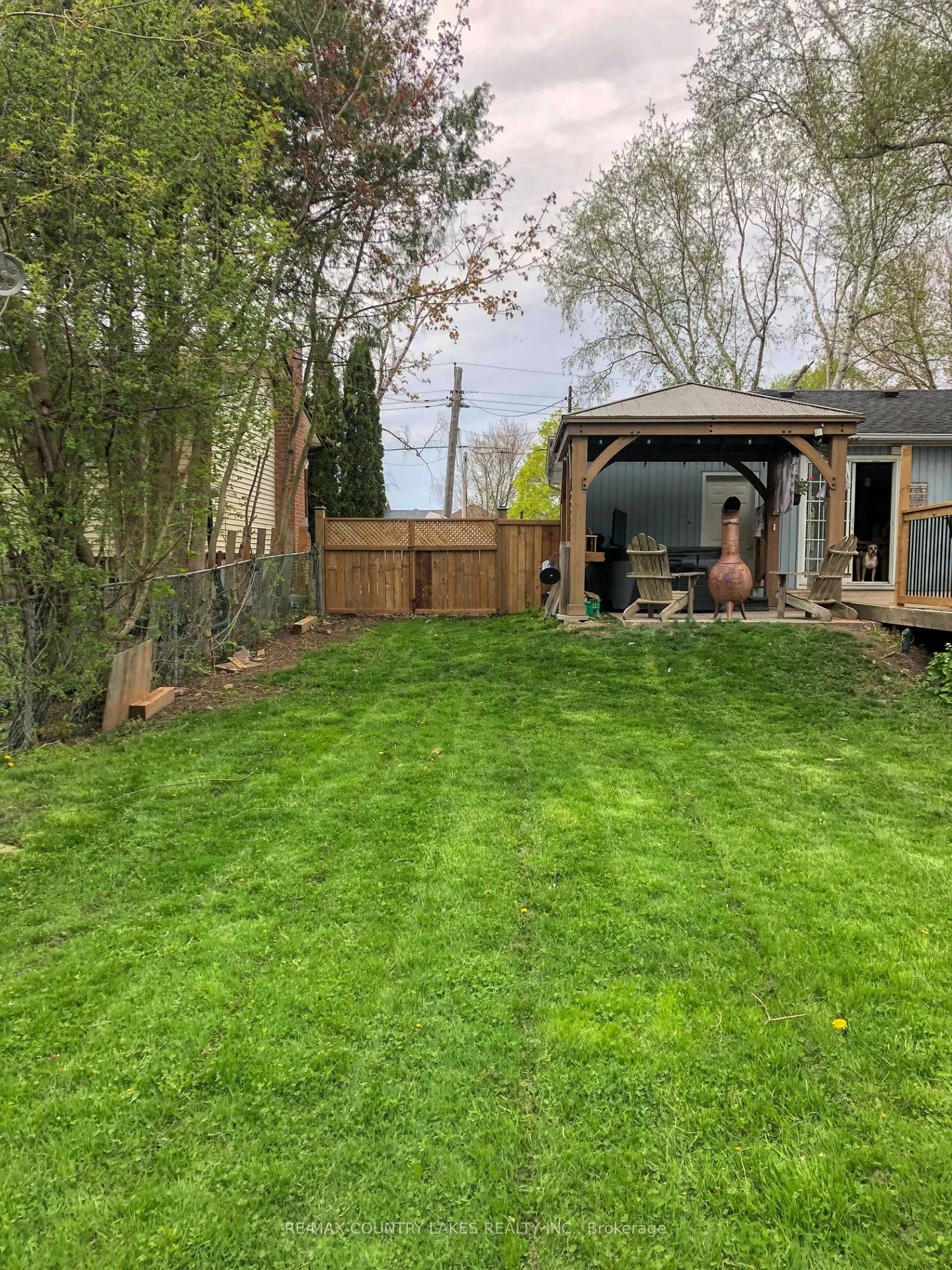 271 Lakeland Crescent