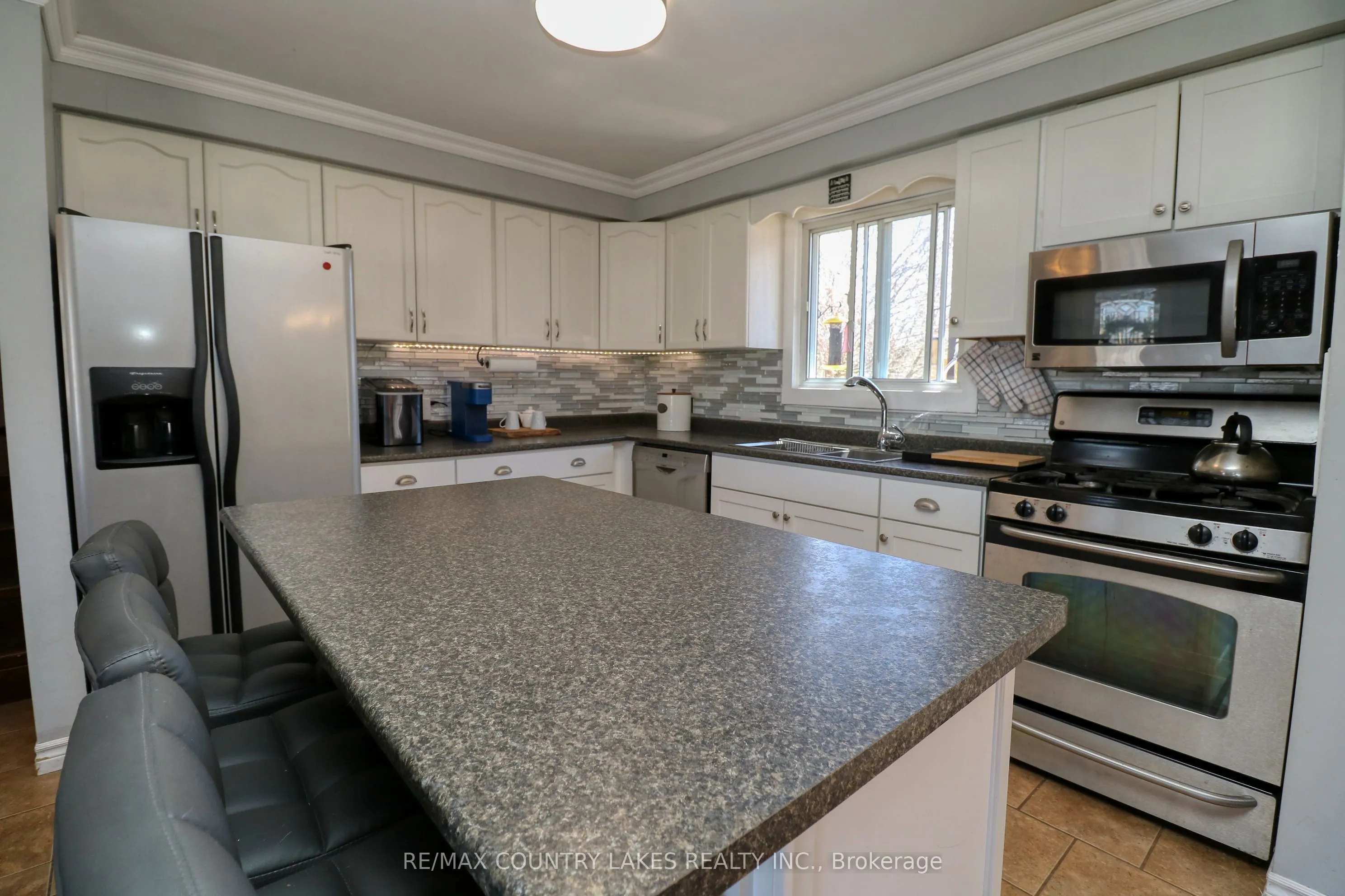 271 Lakeland Crescent