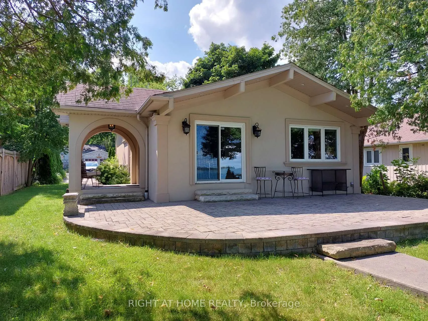 643 Lakelands Avenue