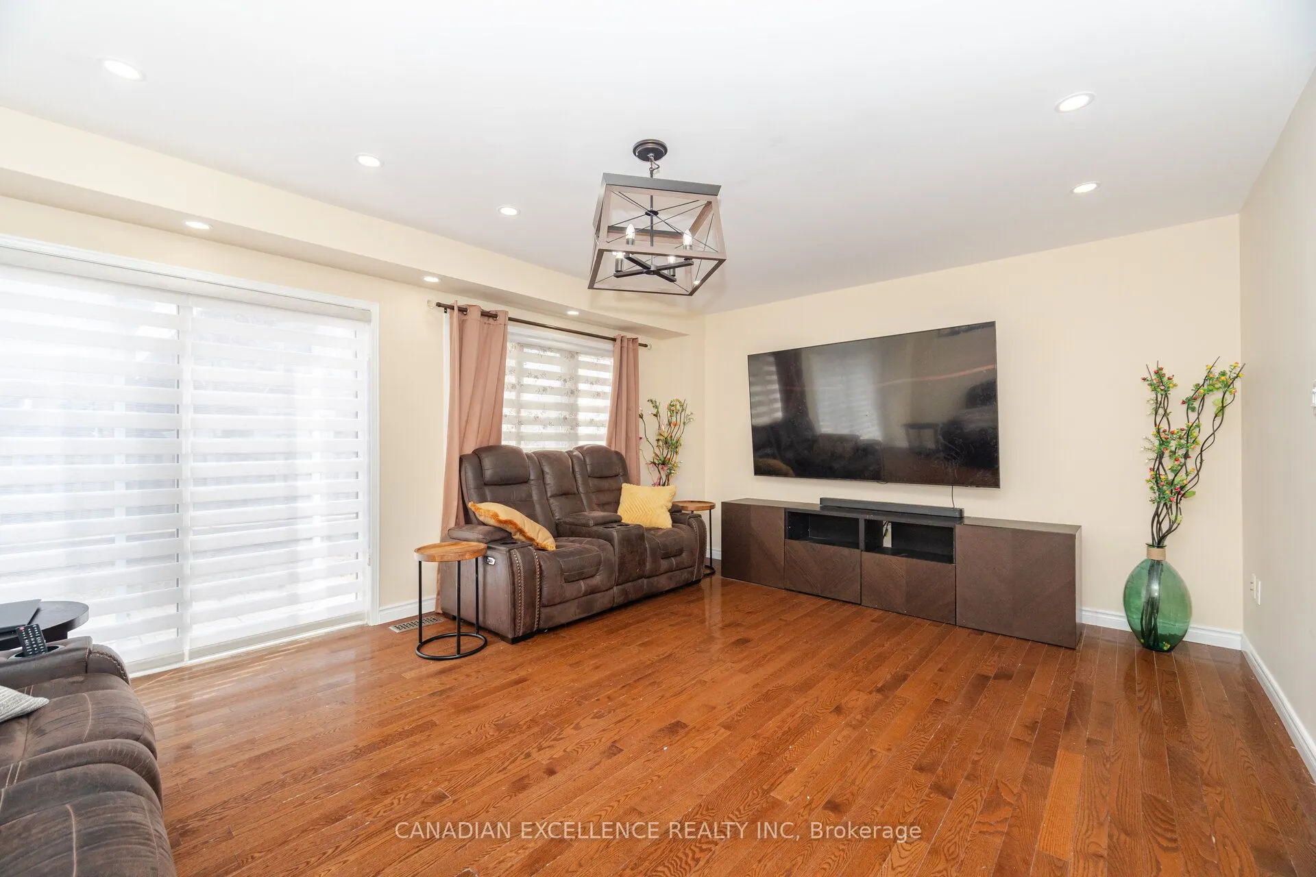 212 Venice Gate Drive
