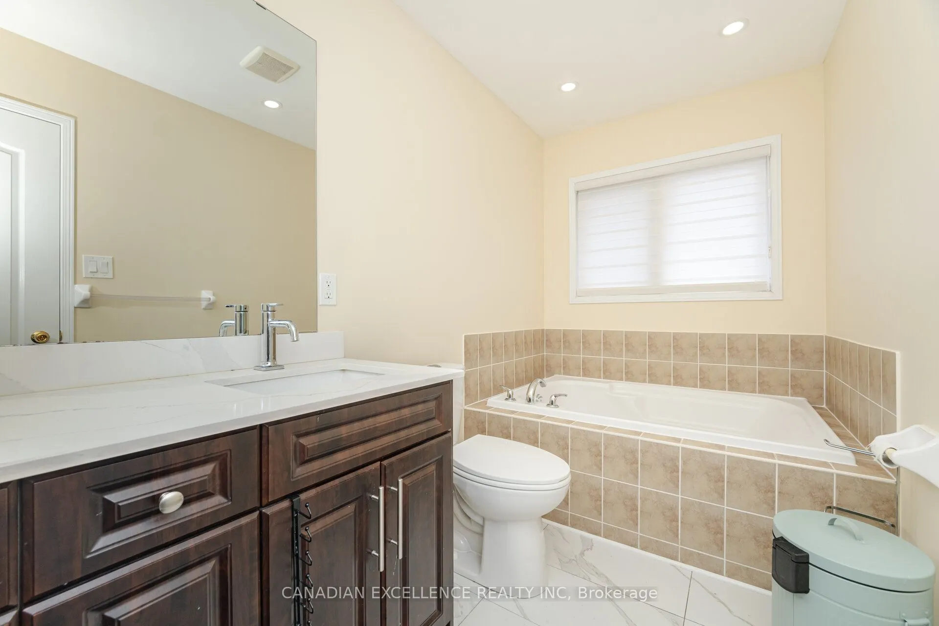212 Venice Gate Drive