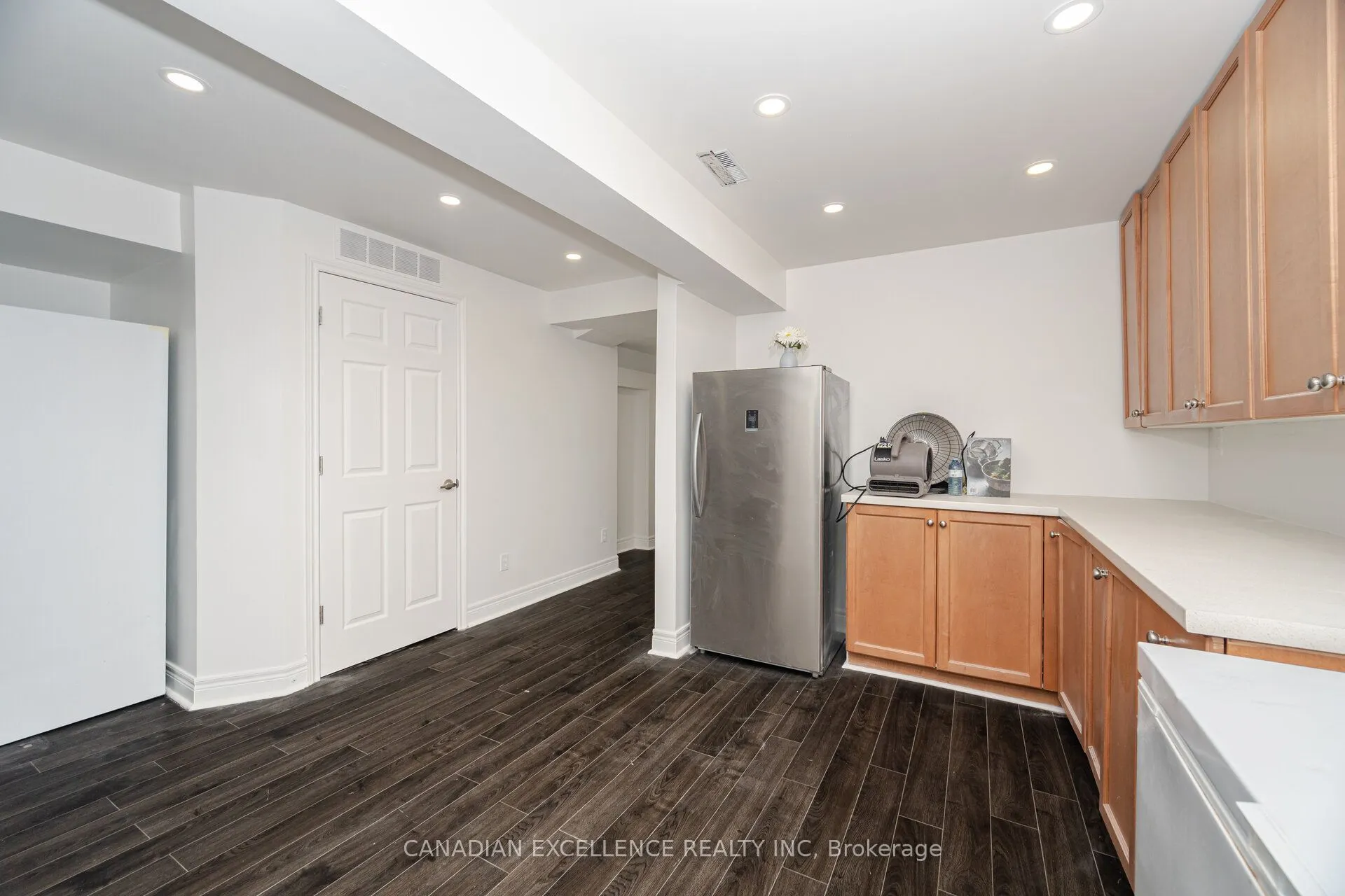 212 Venice Gate Drive