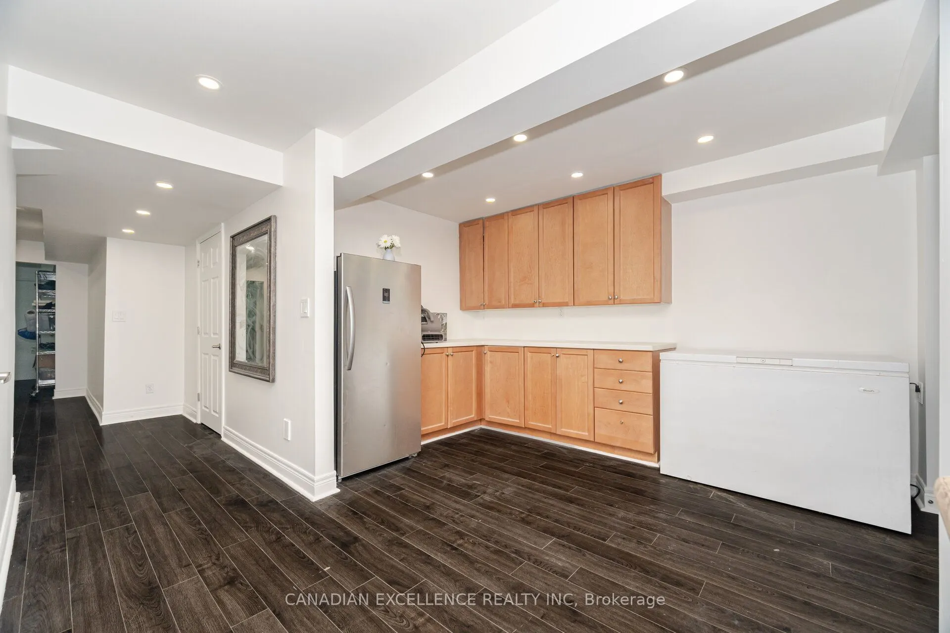 212 Venice Gate Drive