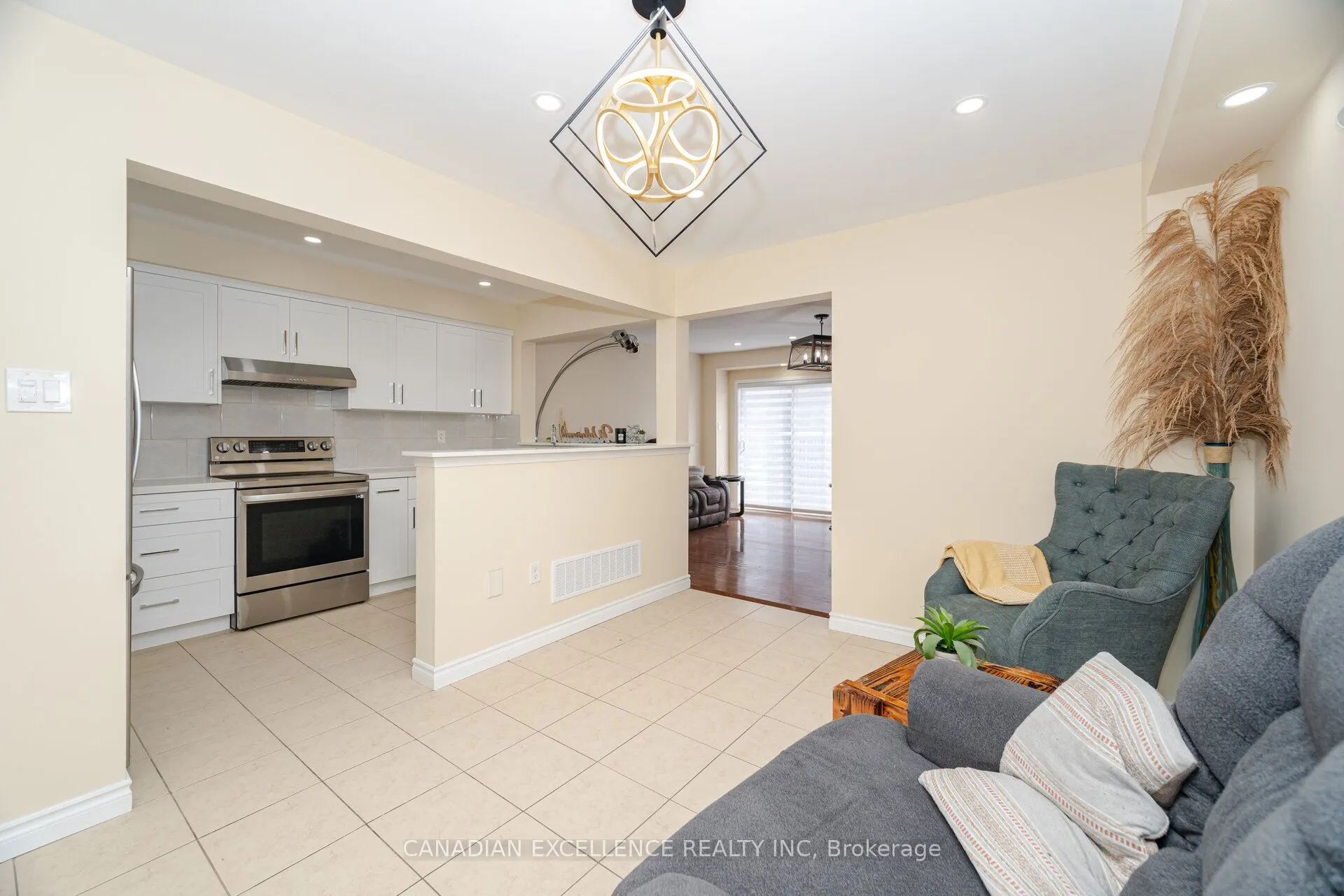 212 Venice Gate Drive