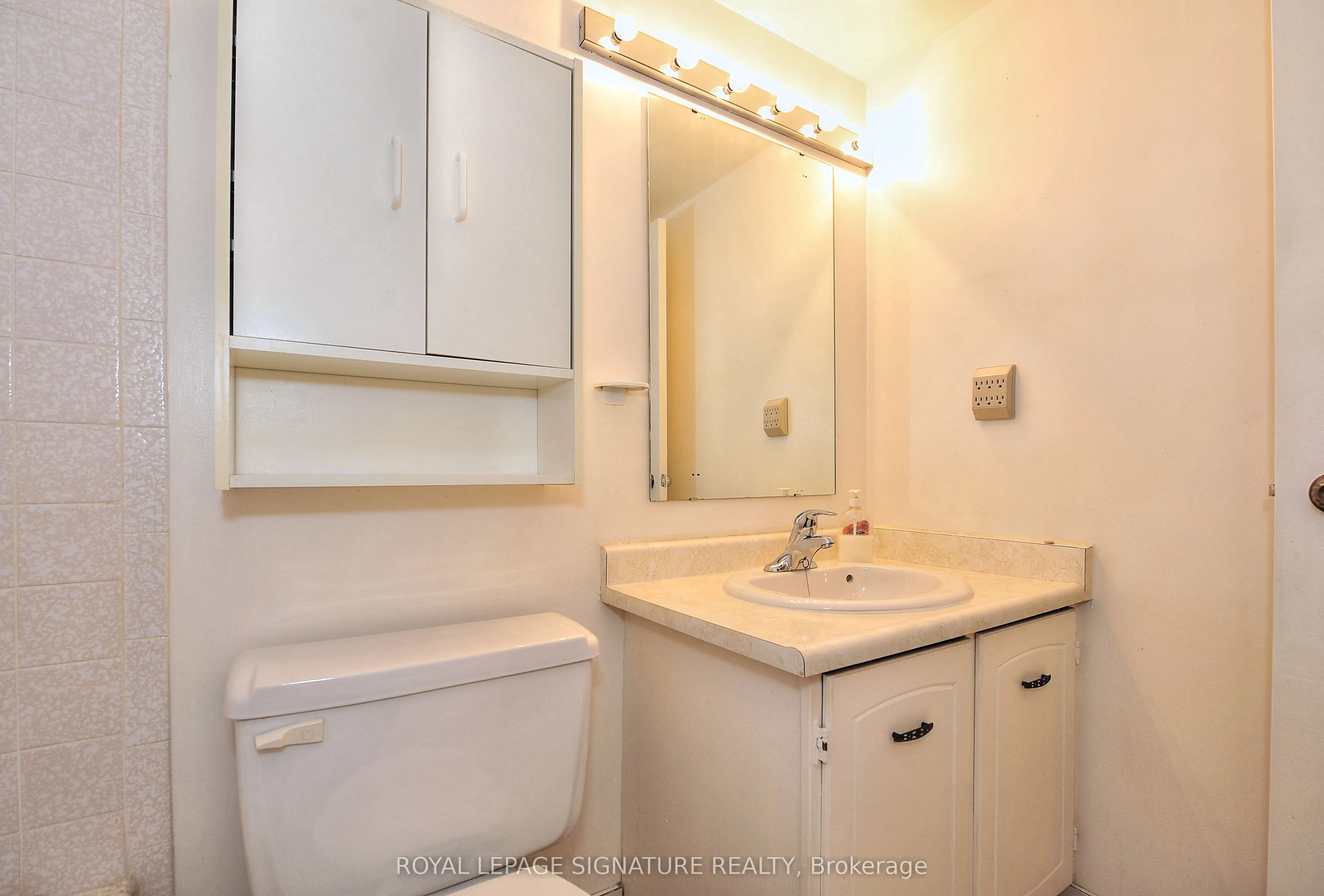 7811 Yonge Street, #1208