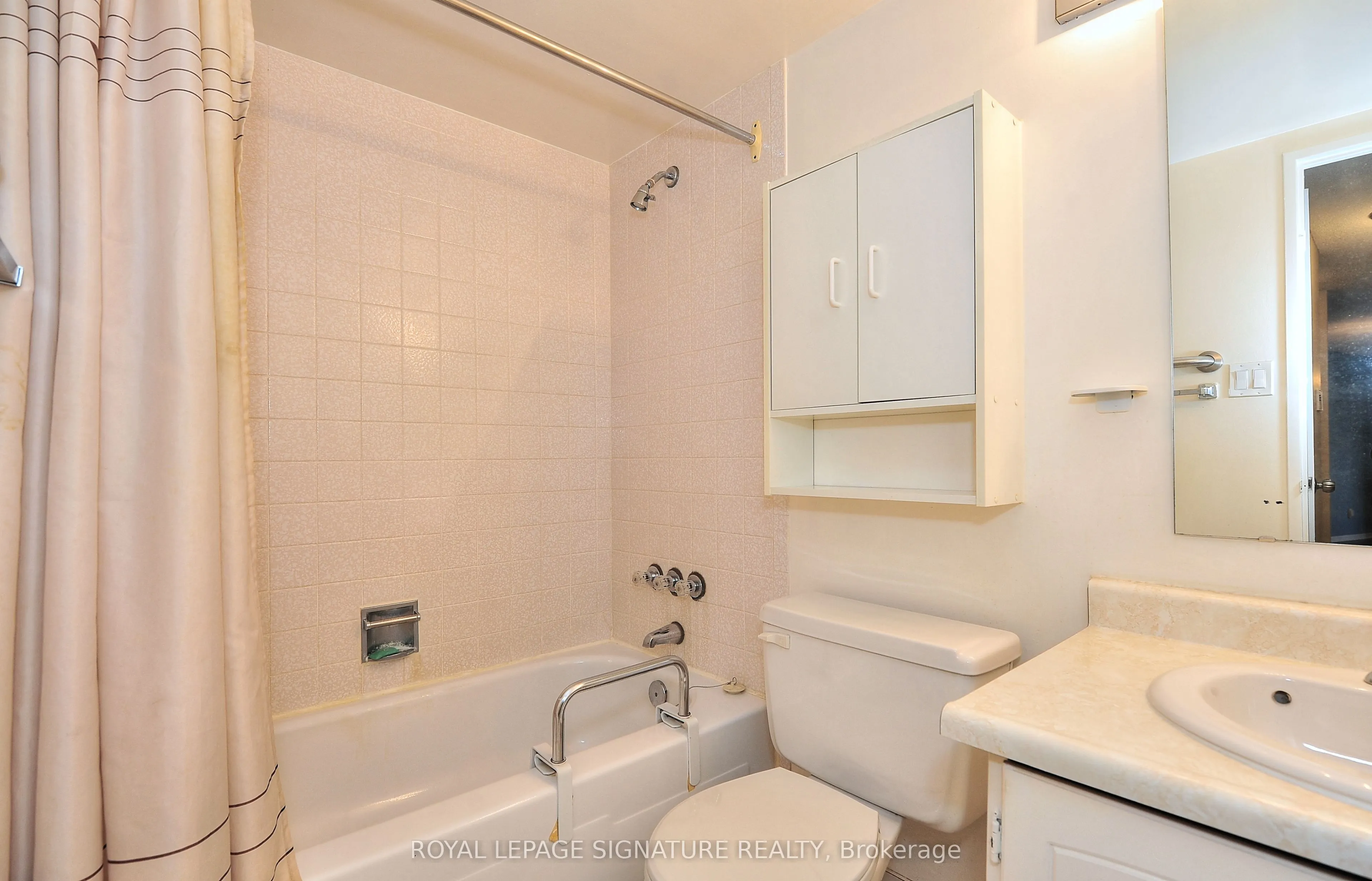 7811 Yonge Street, #1208