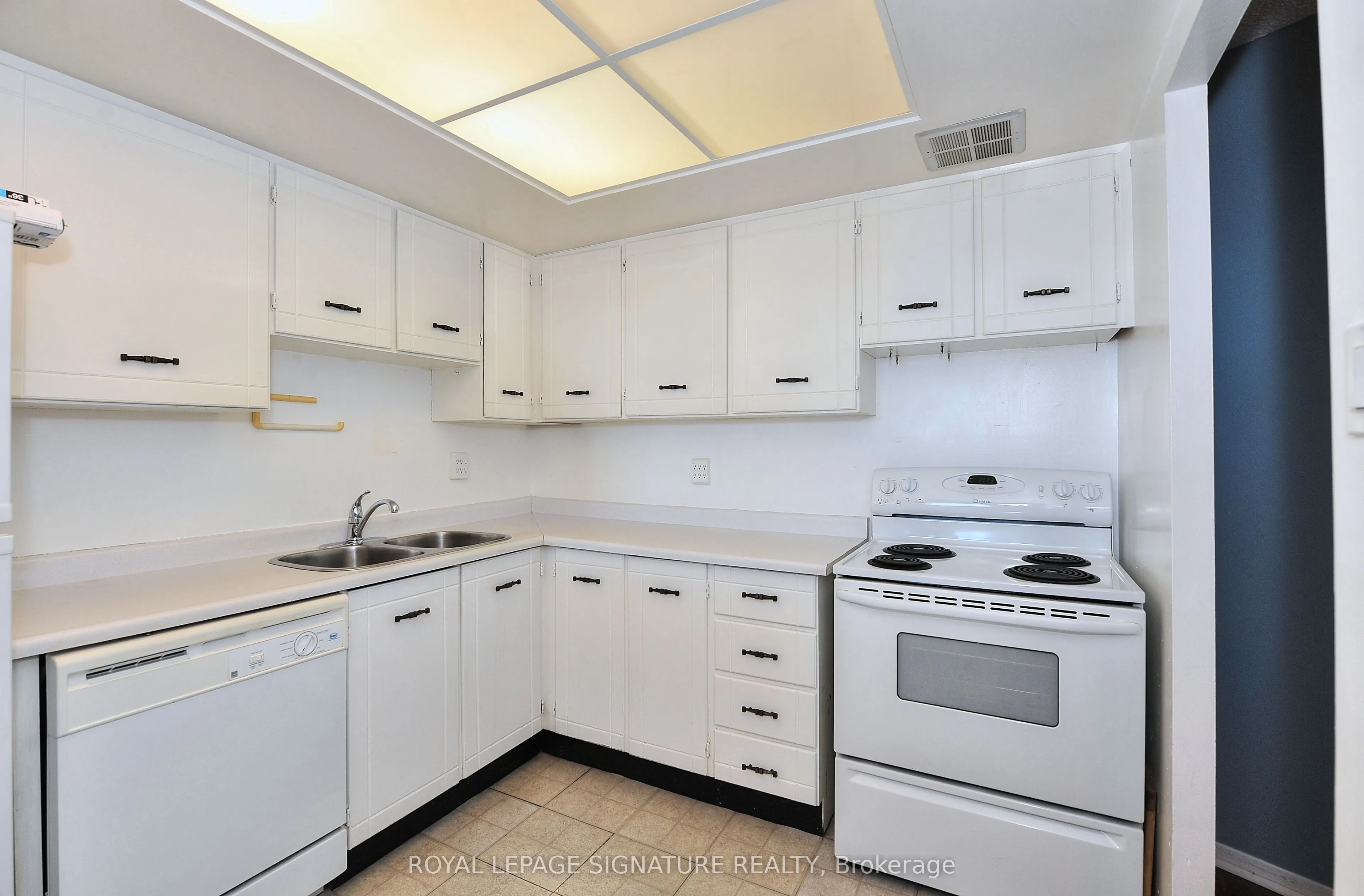 7811 Yonge Street, #1208