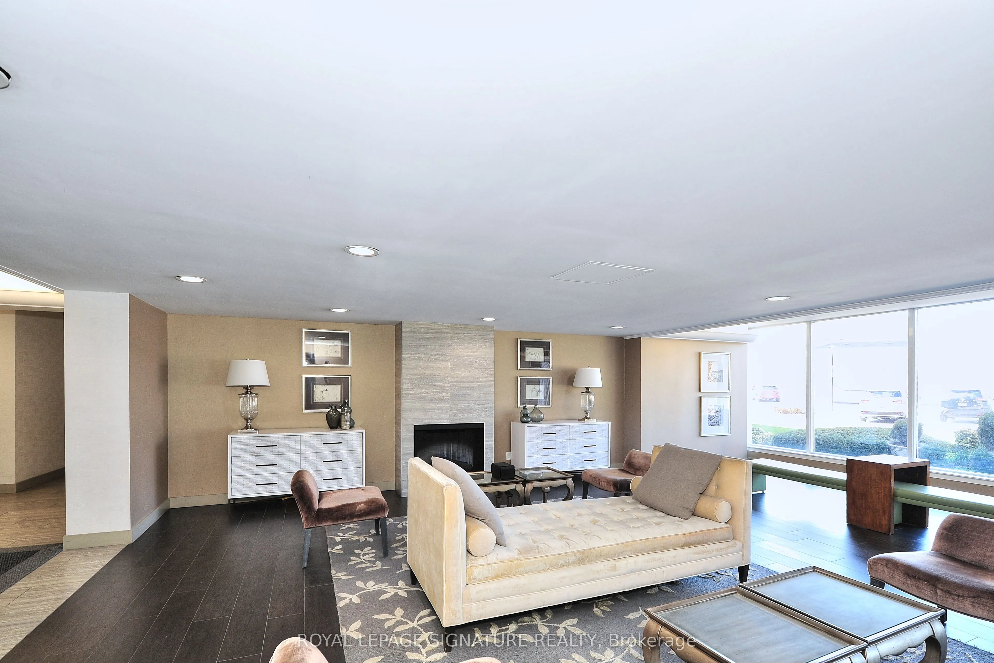 7811 Yonge Street, #1208