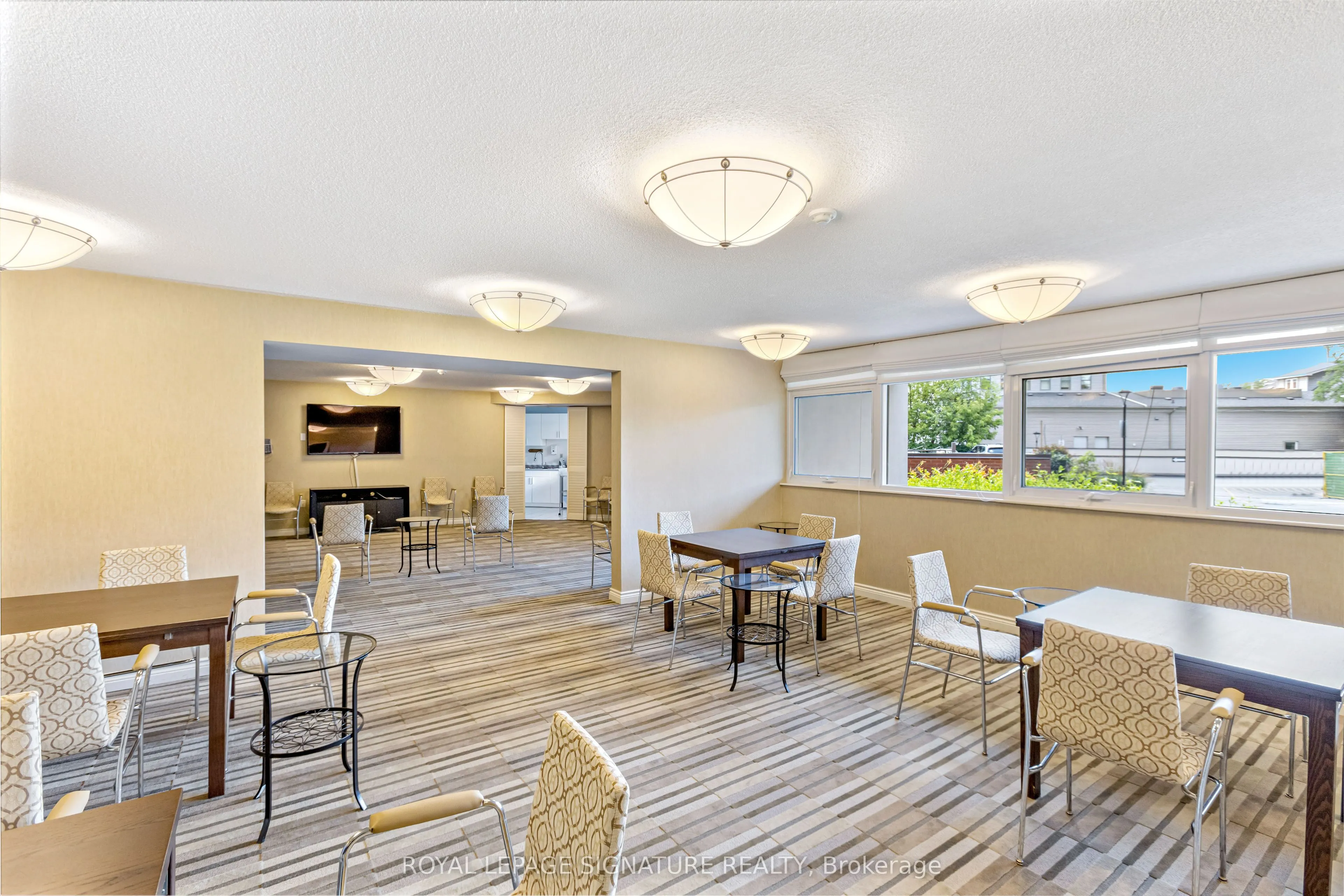 7811 Yonge Street, #1208