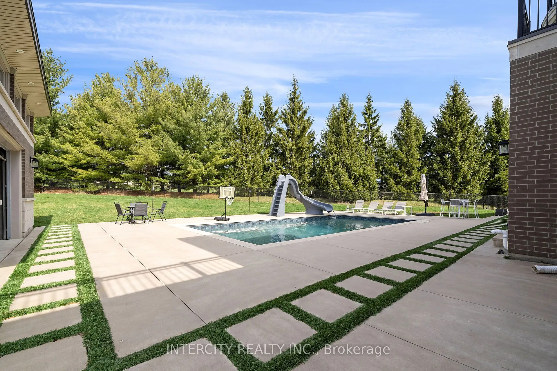 34 Rosebud Court