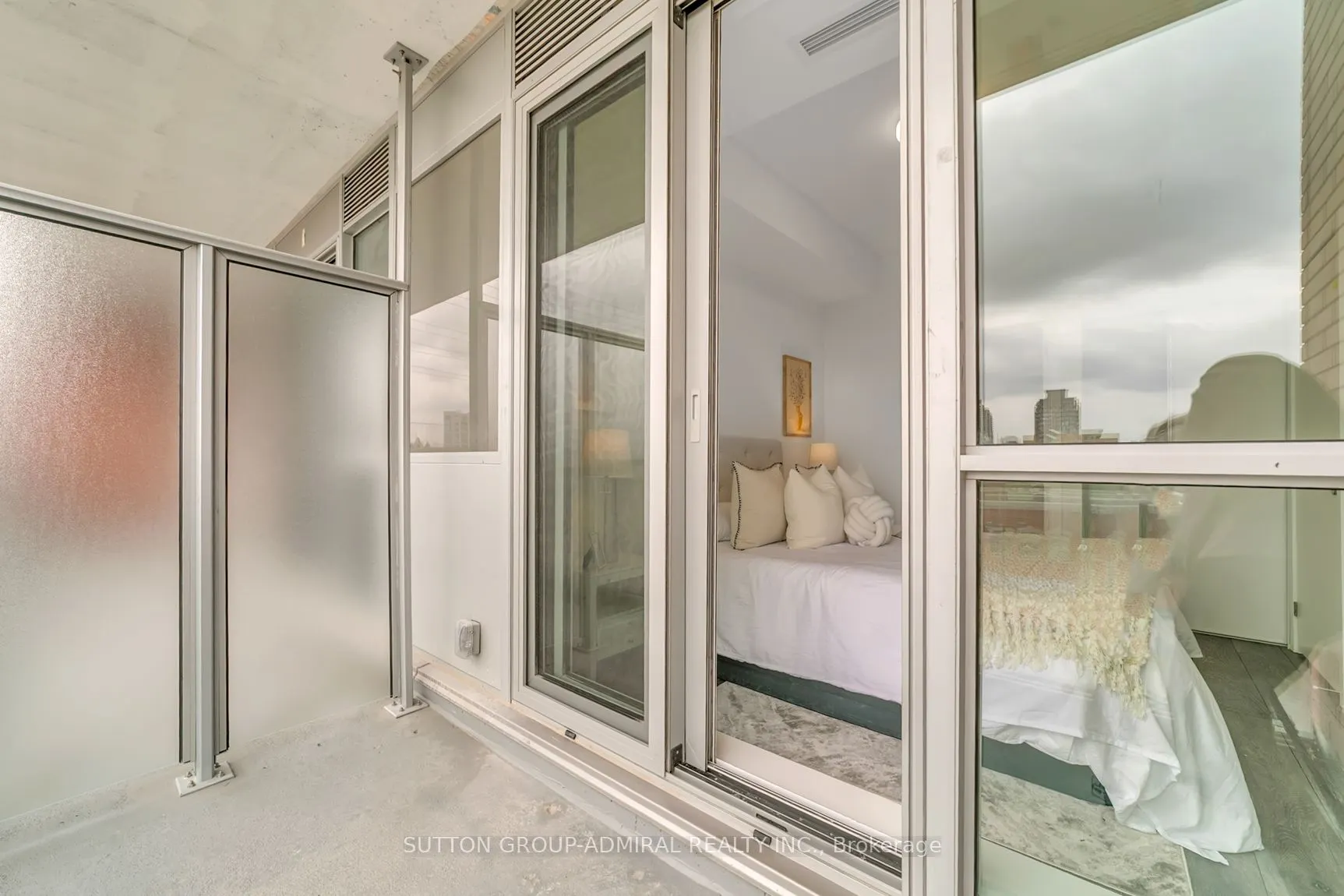 8888 Yonge Street #322