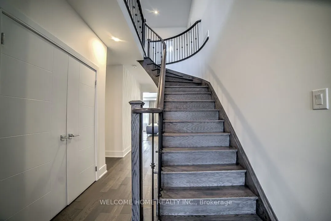 125 Gardiner Drive. Drive N