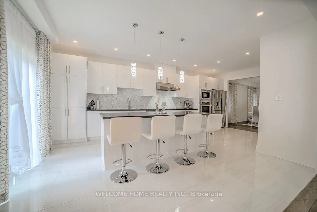 125 Gardiner Drive. Drive N