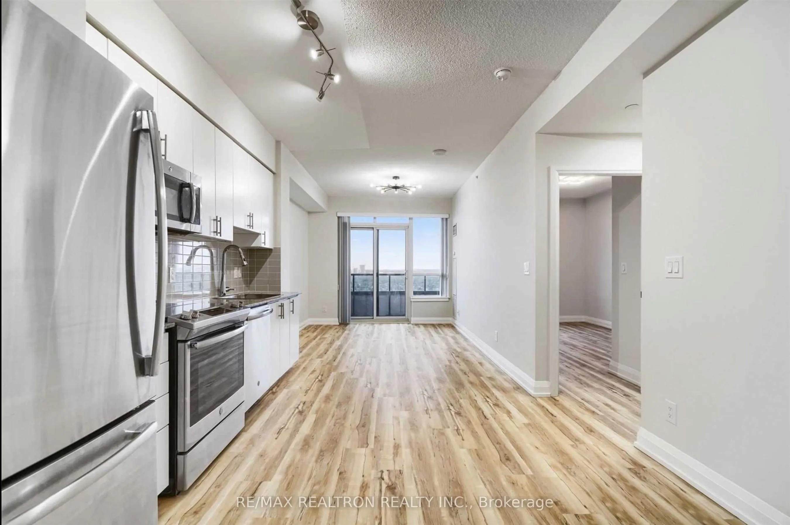 7161 Yonge Street E, #1222