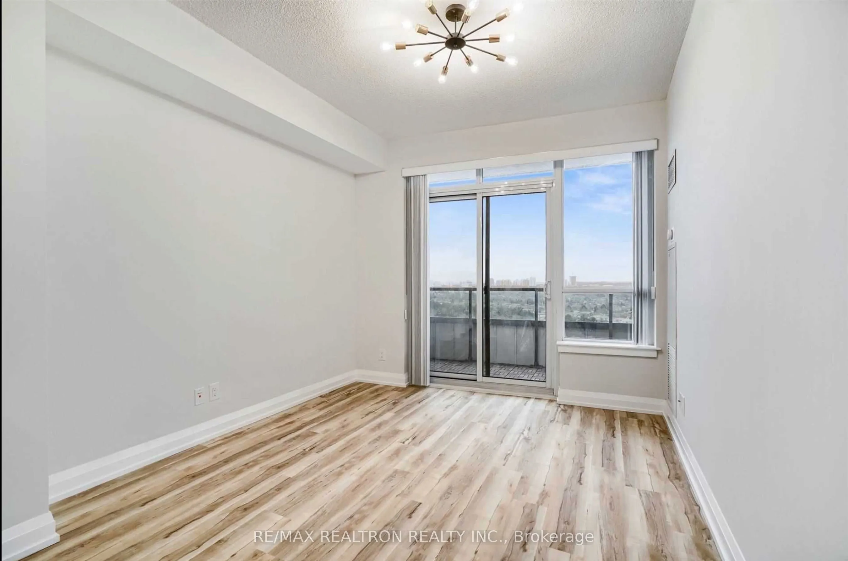 7161 Yonge Street E, #1222