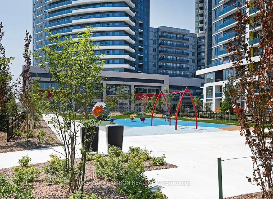 7161 Yonge Street E, #1222