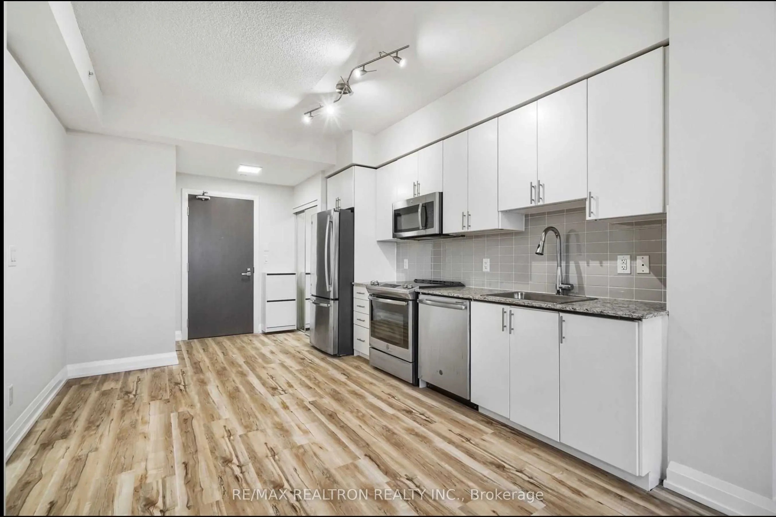 7161 Yonge Street E, #1222