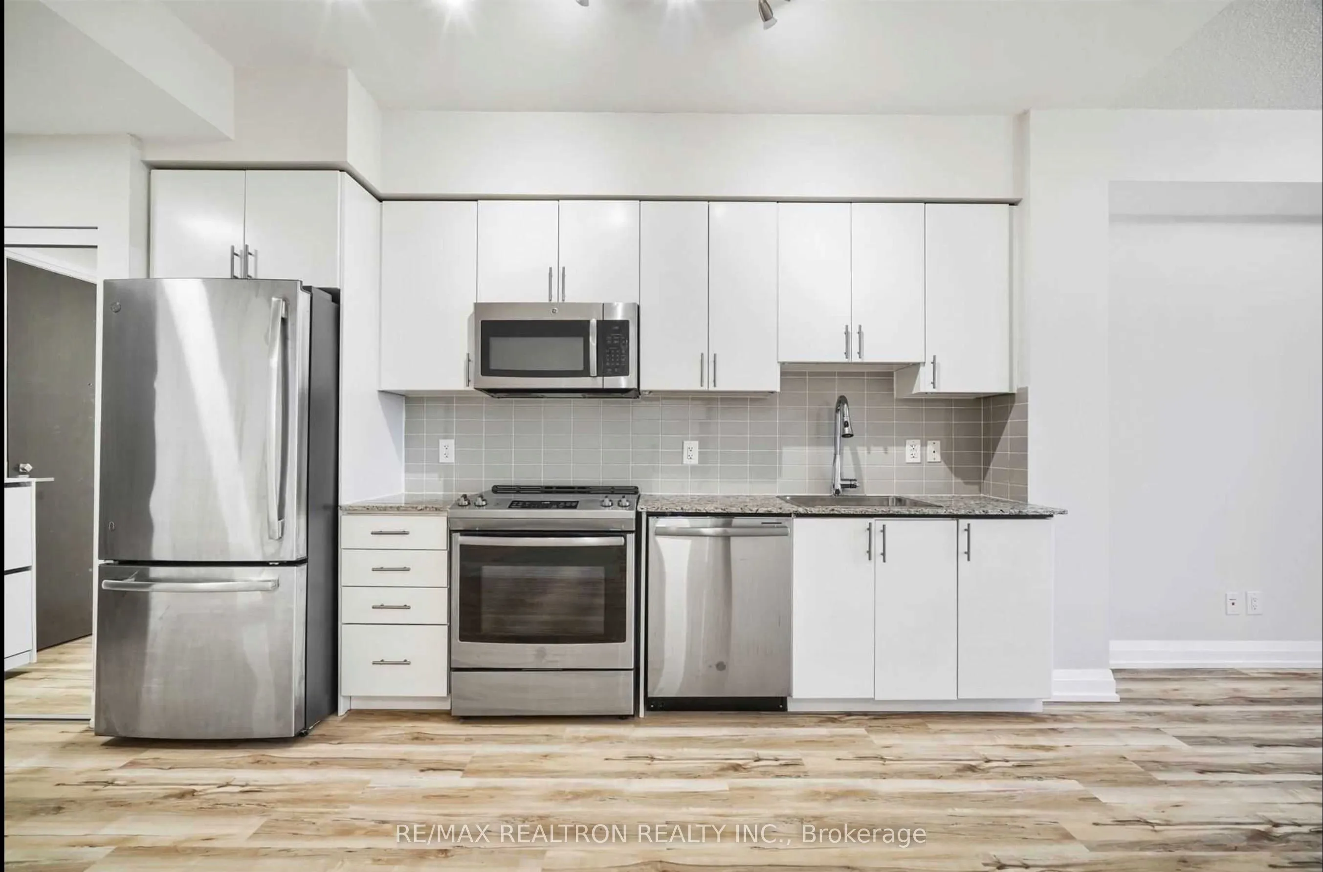 7161 Yonge Street E, #1222