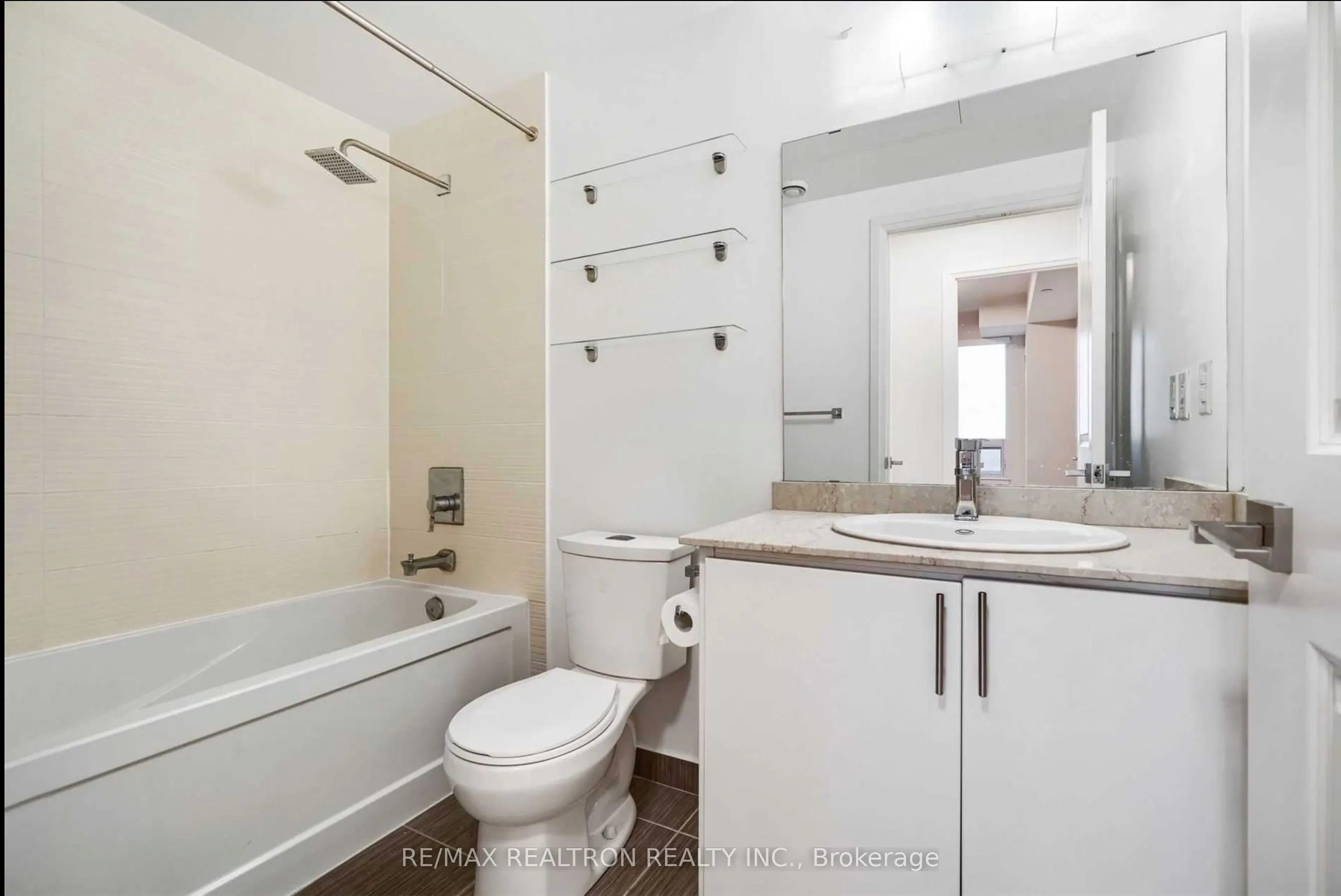 7161 Yonge Street E, #1222