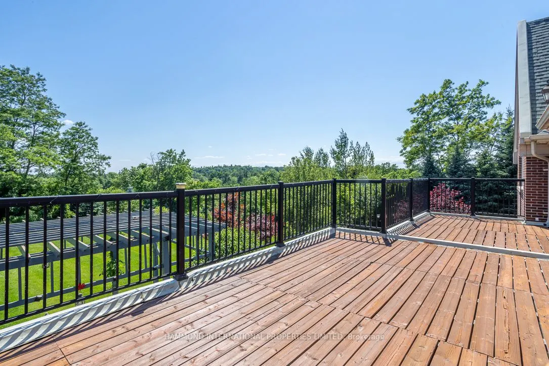 851 Woodland Acres Crescent