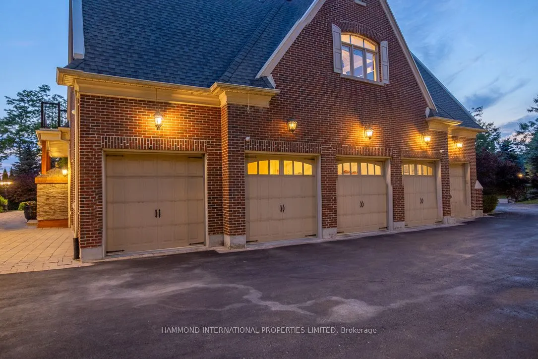 851 Woodland Acres Crescent