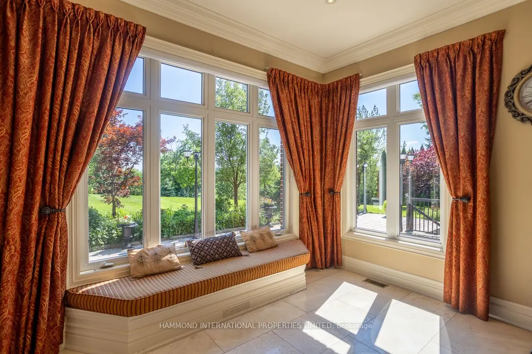 851 Woodland Acres Crescent