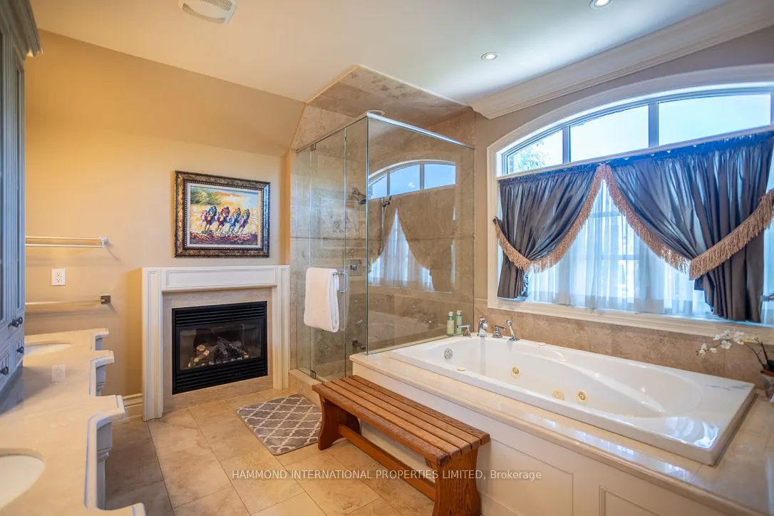 851 Woodland Acres Crescent
