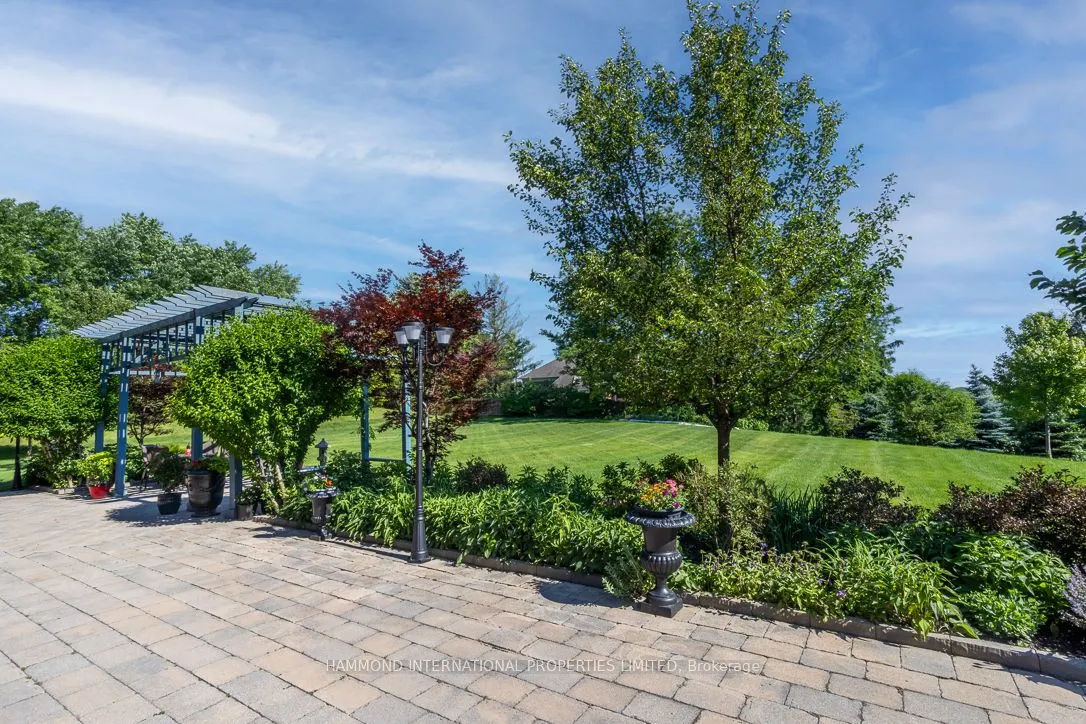 851 Woodland Acres Crescent