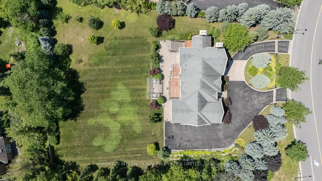 851 Woodland Acres Crescent