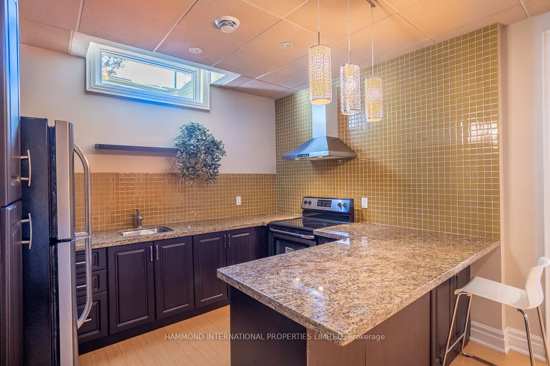 851 Woodland Acres Crescent