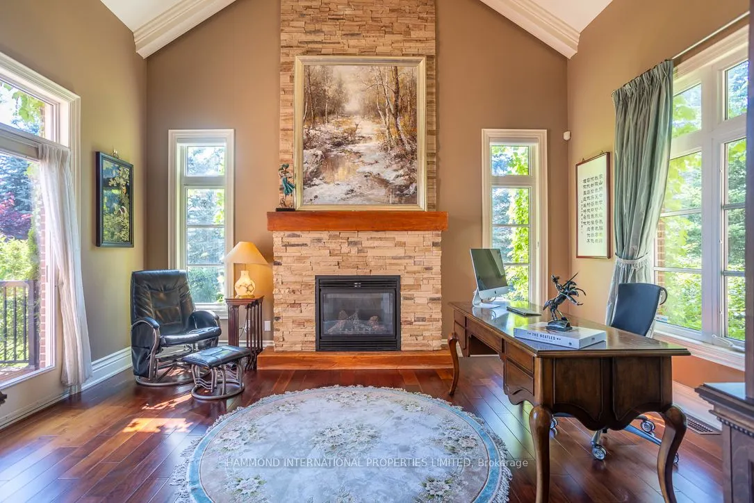 851 Woodland Acres Crescent