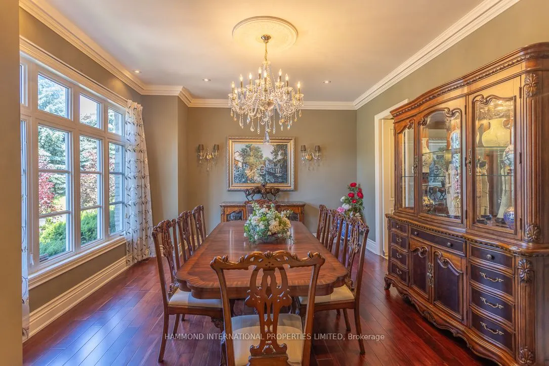 851 Woodland Acres Crescent