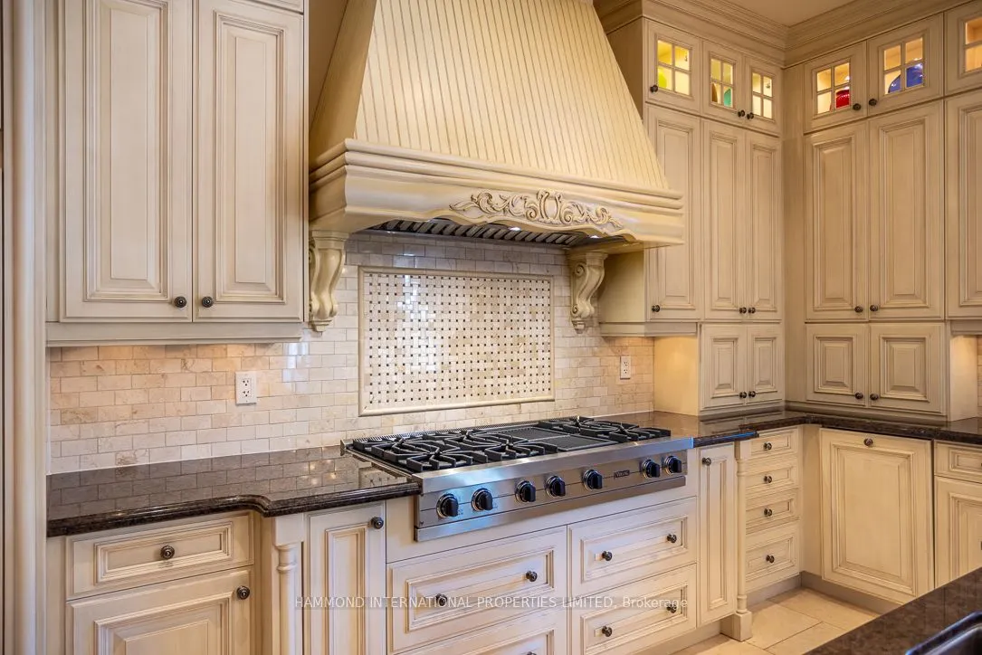 851 Woodland Acres Crescent