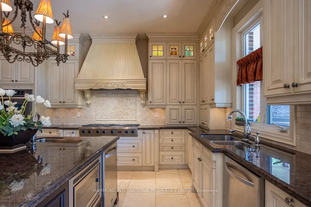 851 Woodland Acres Crescent