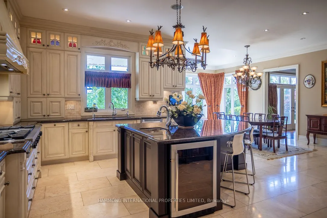 851 Woodland Acres Crescent