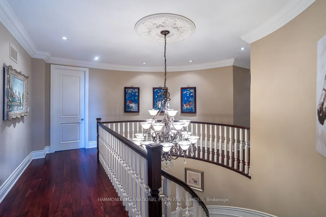 851 Woodland Acres Crescent