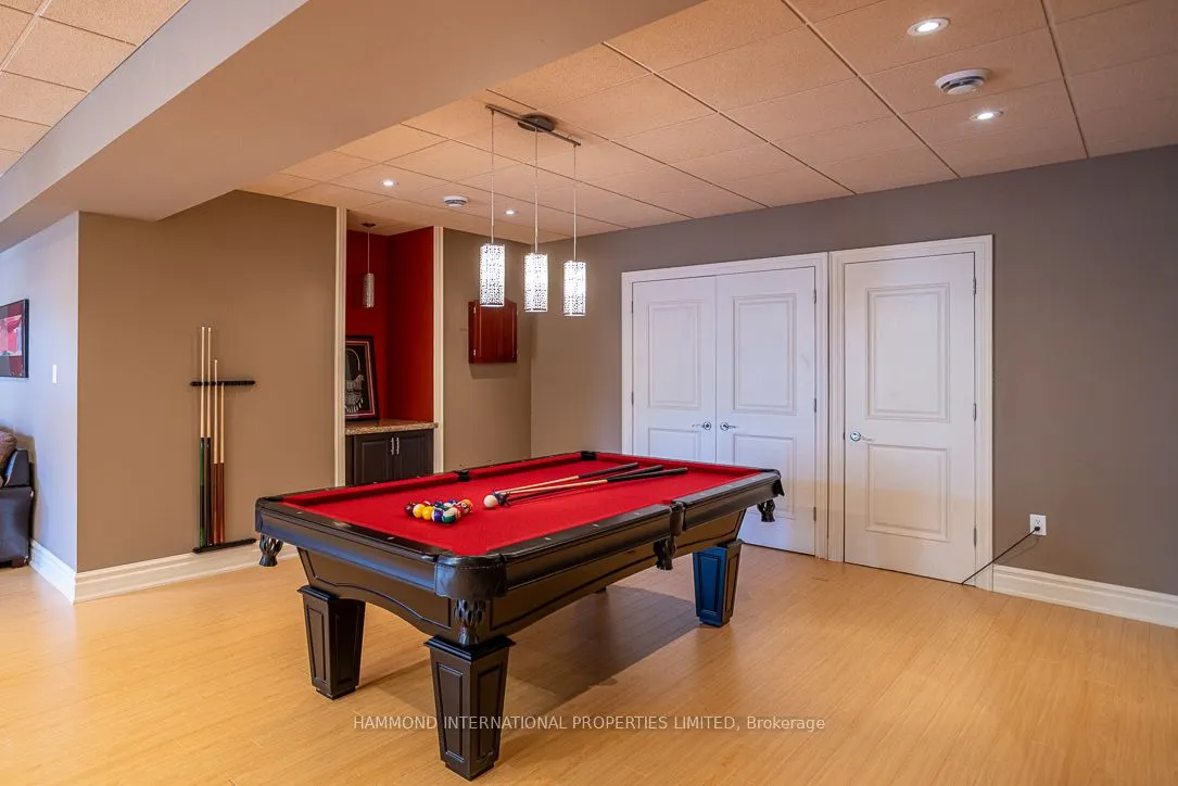851 Woodland Acres Crescent