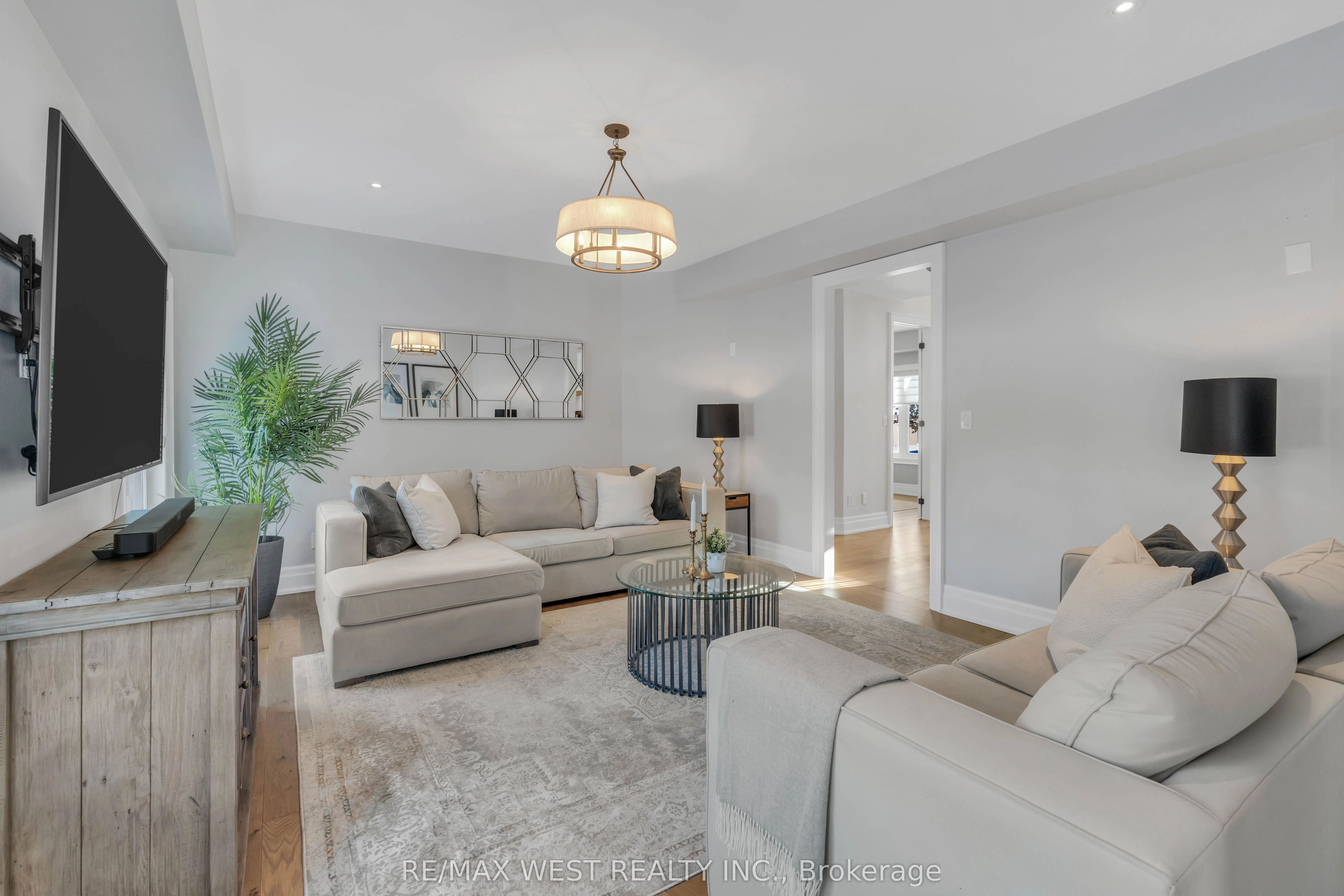 10 Farmcrest Court