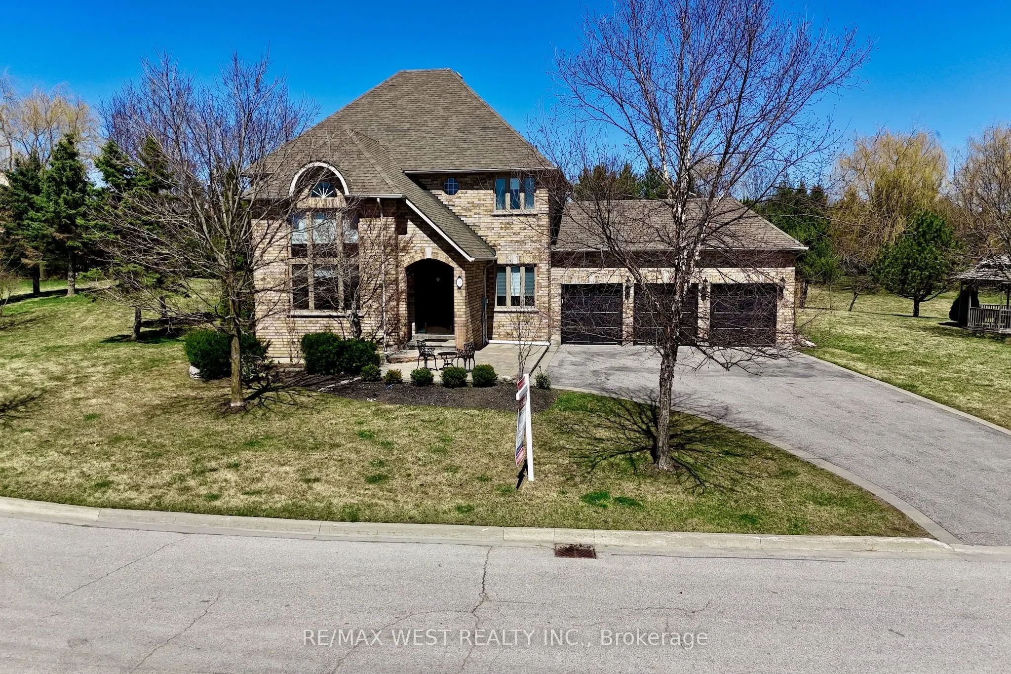 10 Farmcrest Court