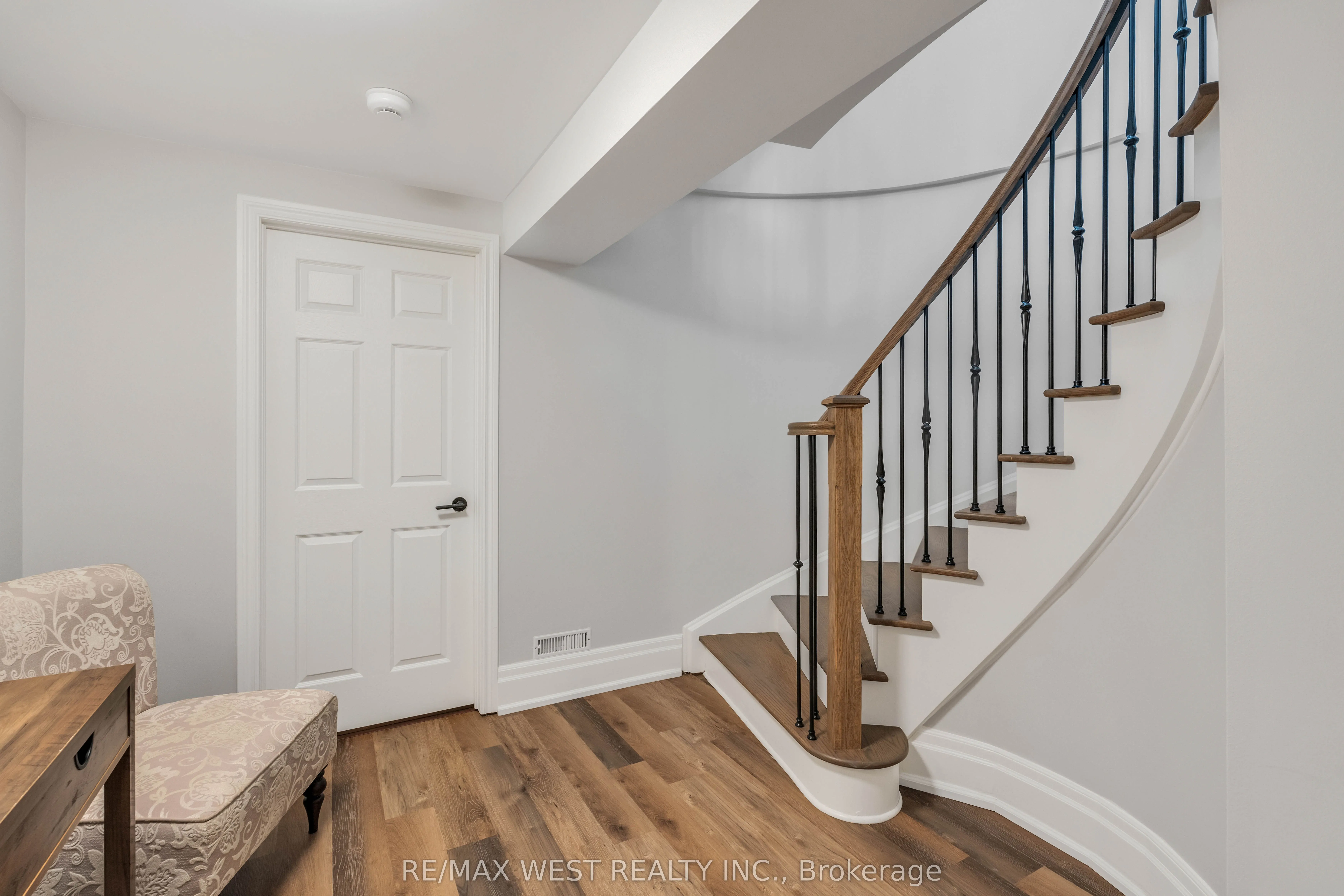 10 Farmcrest Court