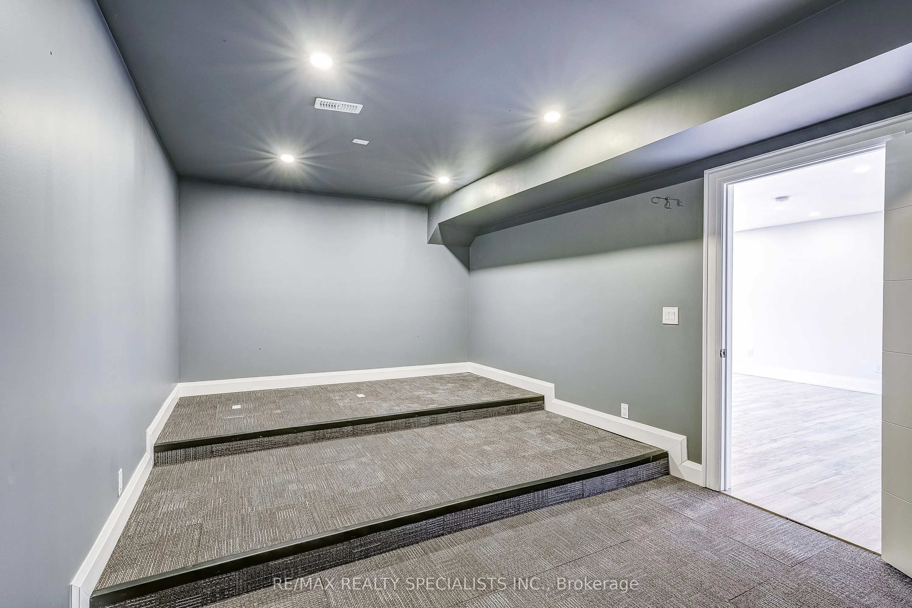 7 Golfview Boulevard