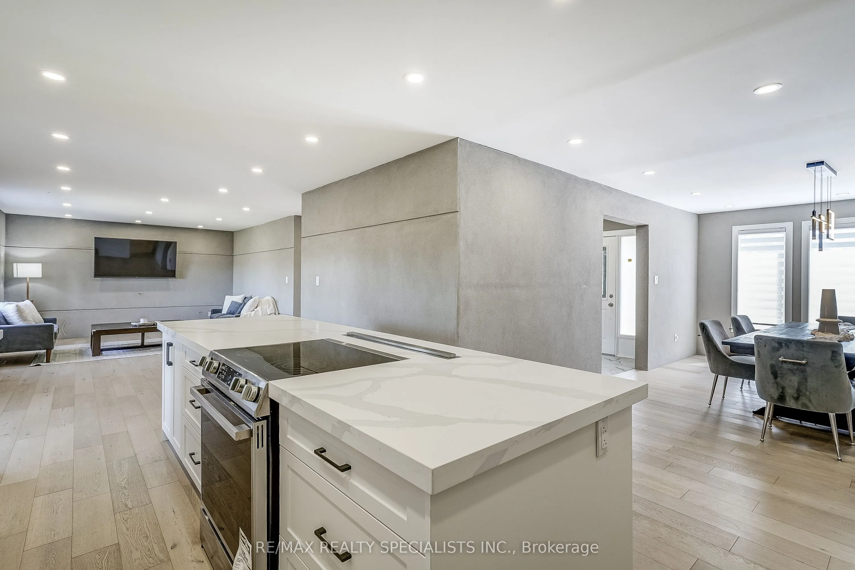 7 Golfview Boulevard