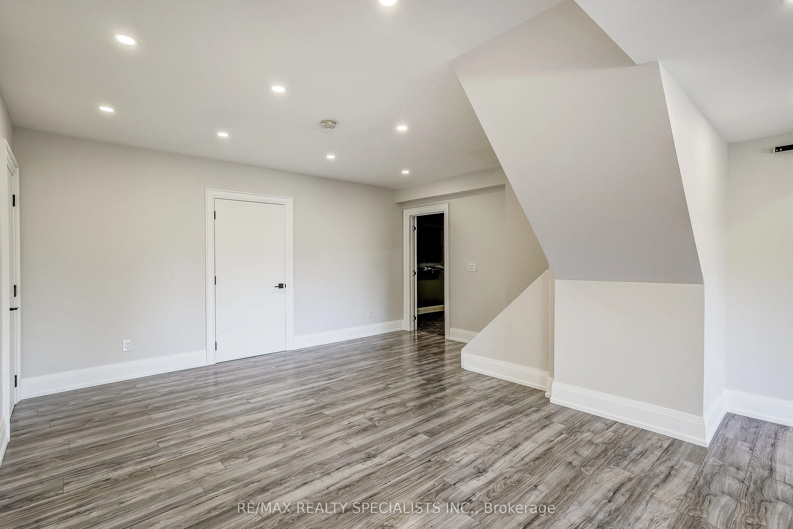 7 Golfview Boulevard