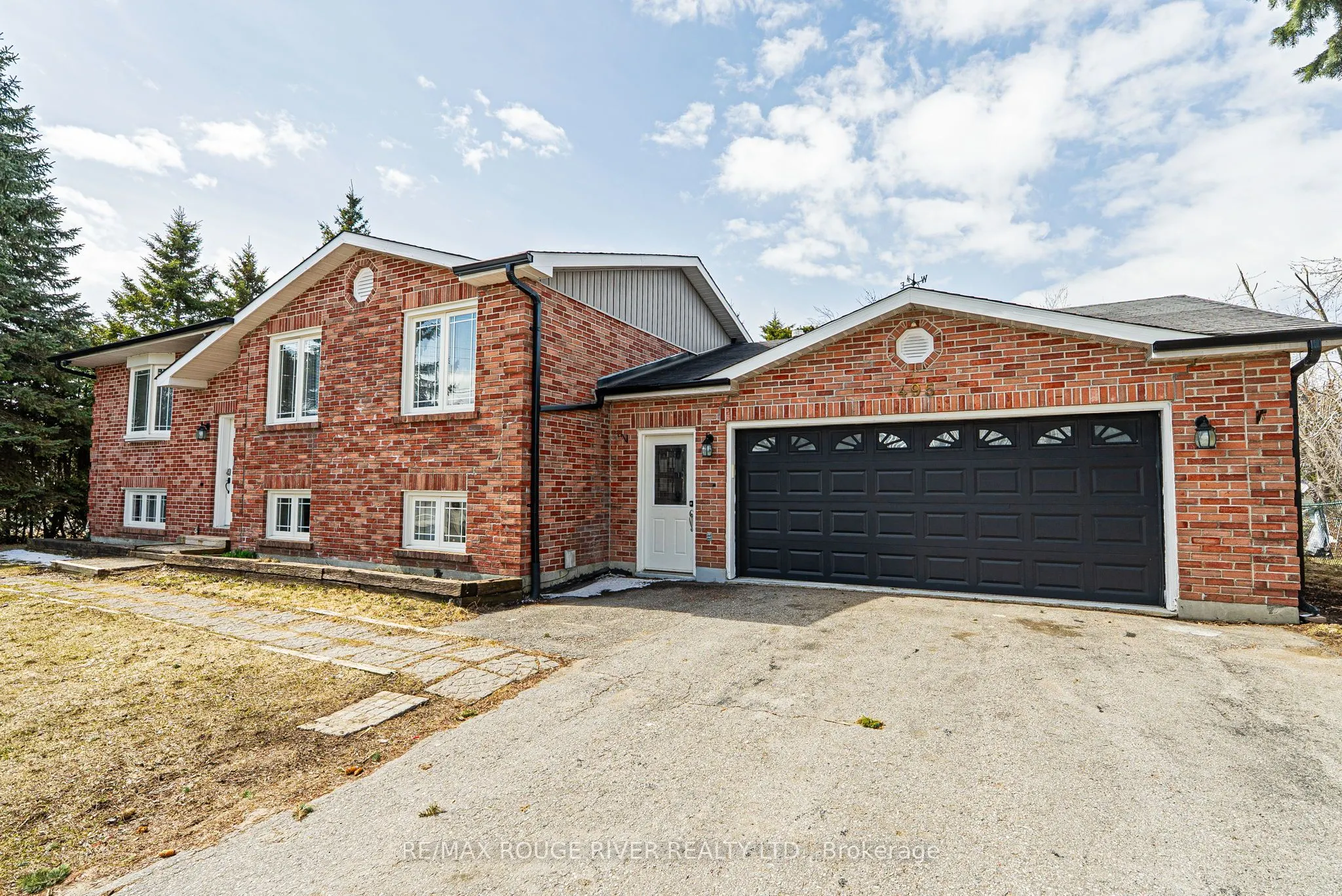 495 Lakeland Crescent