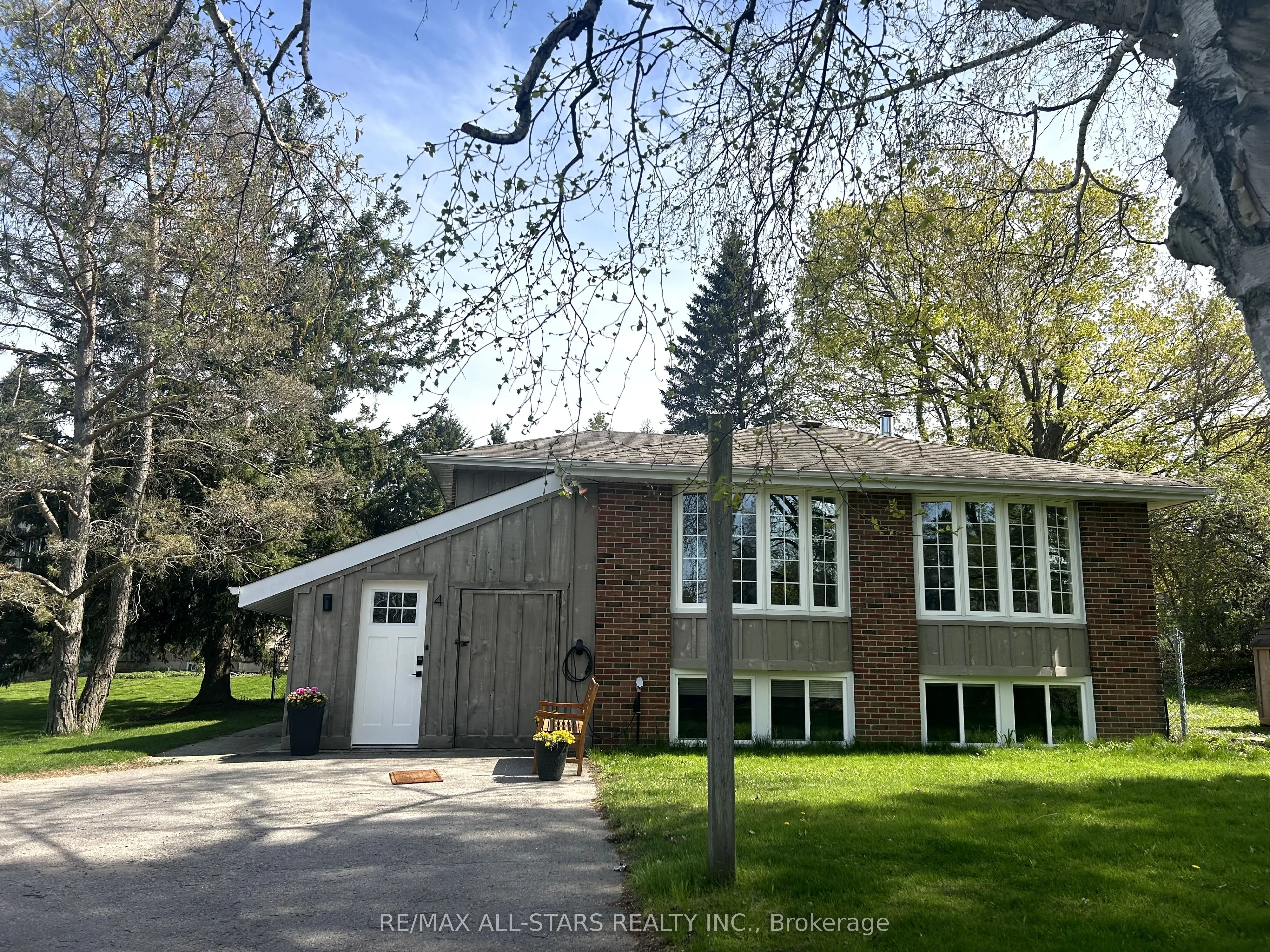 4 Kirton Court