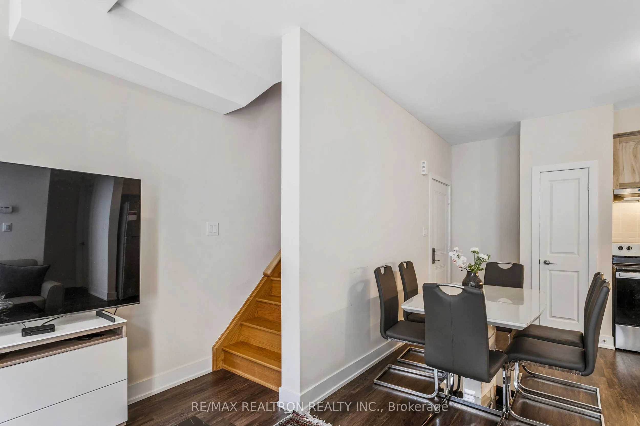 8 Sayers Lane, #12