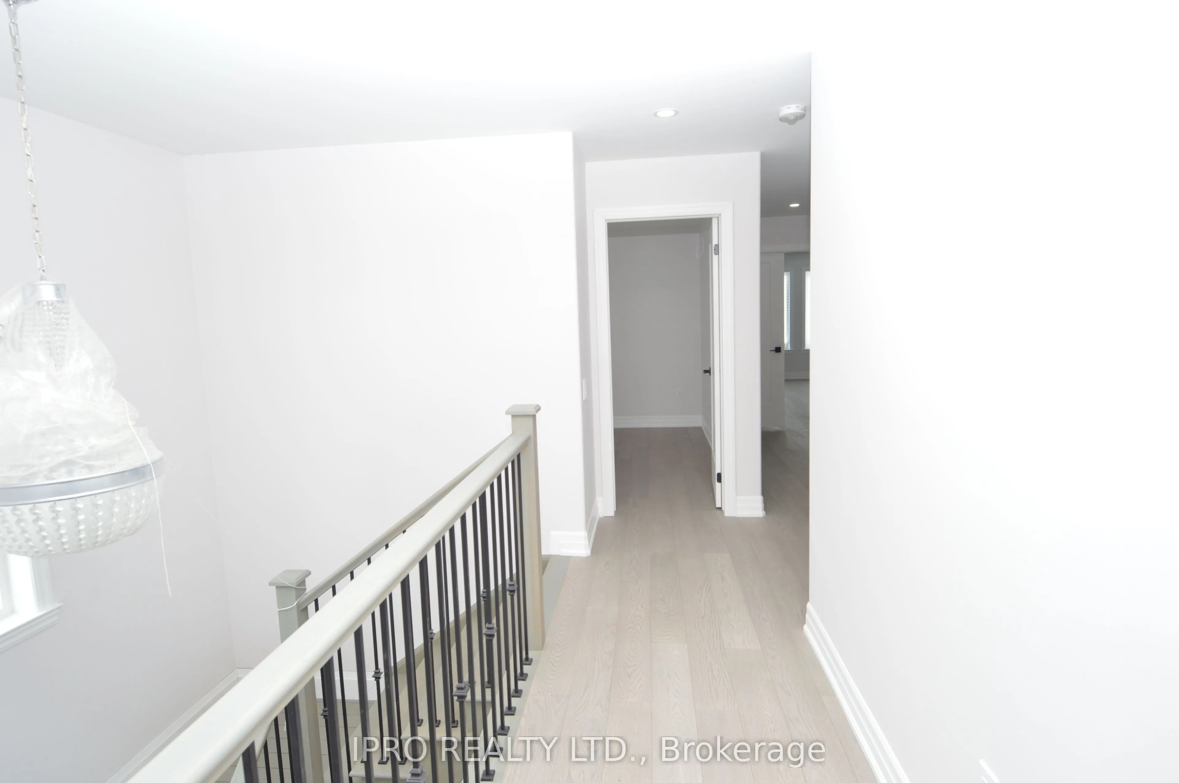 44 Albert Street W