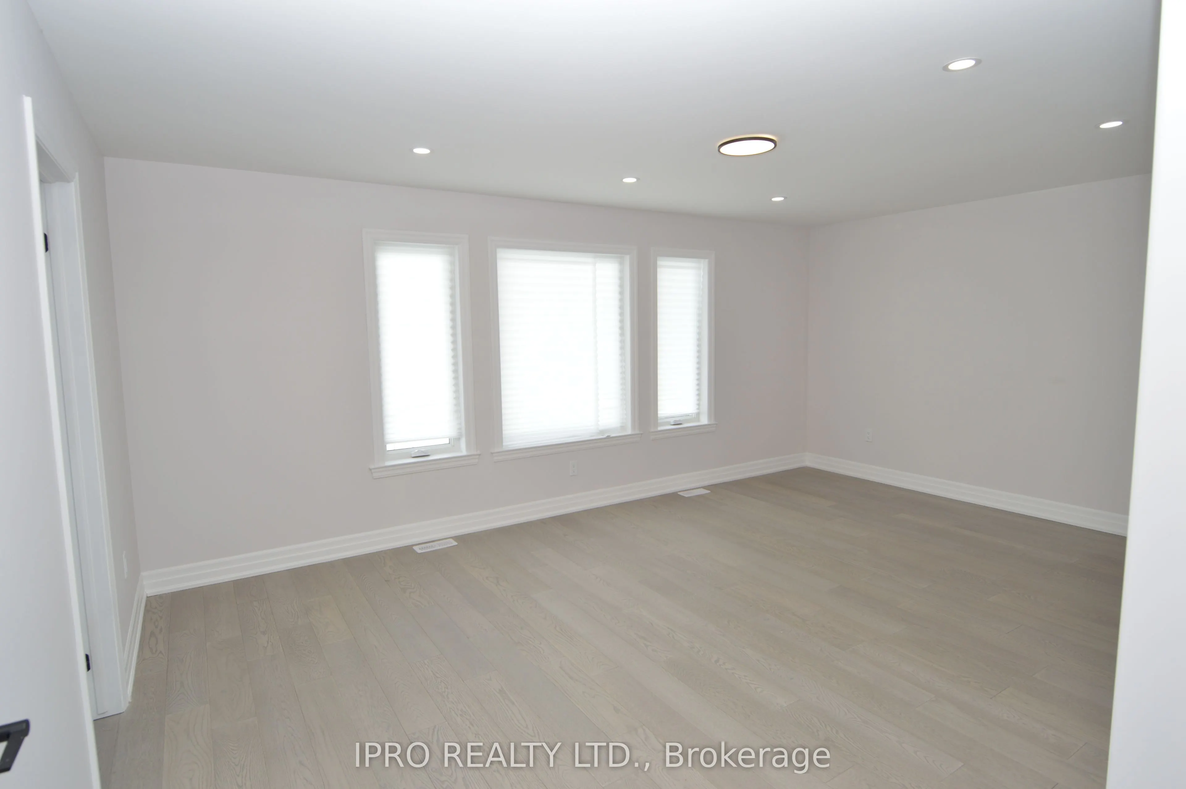 44 Albert Street W